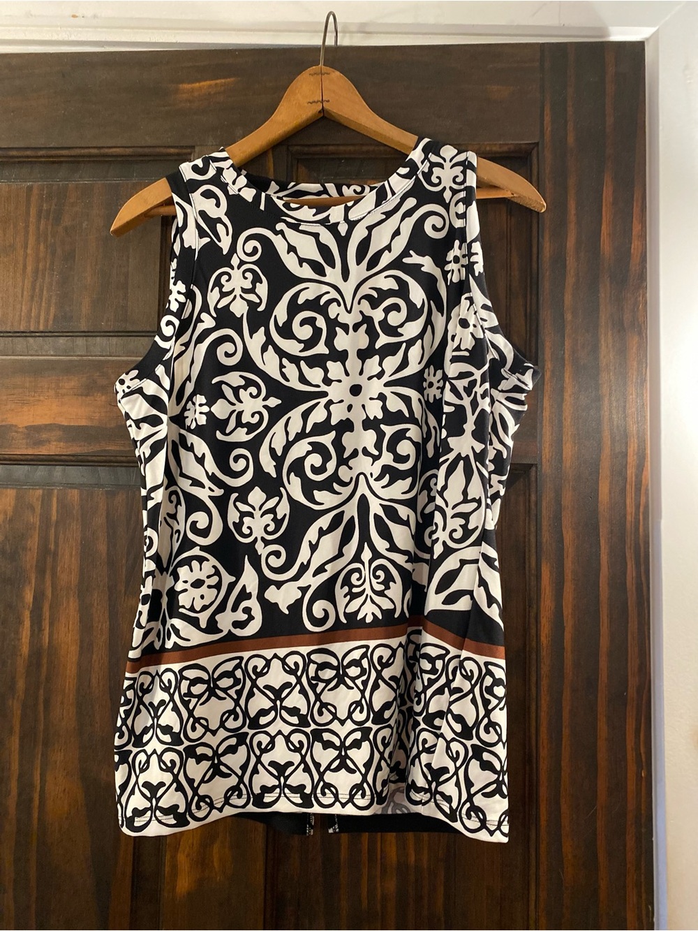 Sleeveless Black & White Scroll Print top
